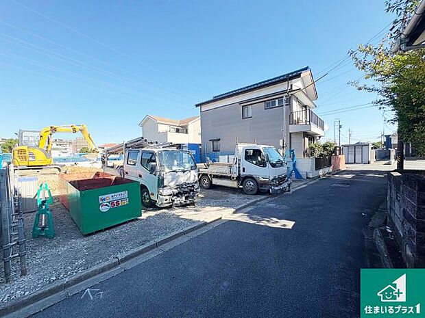 周辺は落ち着いた街並みの住宅地！子育てがしやすい住環境です！まだ未完成ですが、現地でしかわからない事もございます。是非一度ご覧ください。