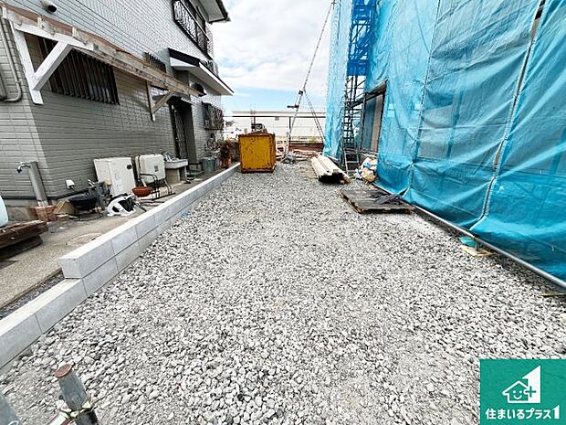 周辺は落ち着いた街並みの住宅地！子育てがしやすい住環境です！まだ未完成ですが、現地でしかわからない事もございます。是非一度ご覧ください。