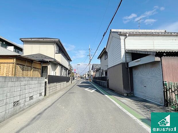 周辺は落ち着いた街並みの住宅地!子育てがしやすい住環境です!まだ未完成ですが、現地でしかわからない事もございます。是非一度ご覧ください。