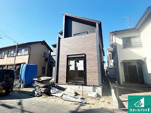 周辺は落ち着いた街並みの住宅地!子育てがしやすい住環境です!まだ未完成ですが、現地でしかわからない事もございます。是非一度ご覧ください。