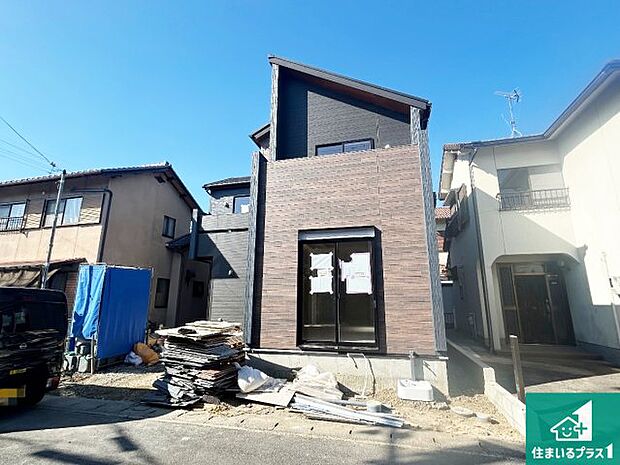 周辺は落ち着いた街並みの住宅地!子育てがしやすい住環境です!まだ未完成ですが、現地でしかわからない事もございます。是非一度ご覧ください。