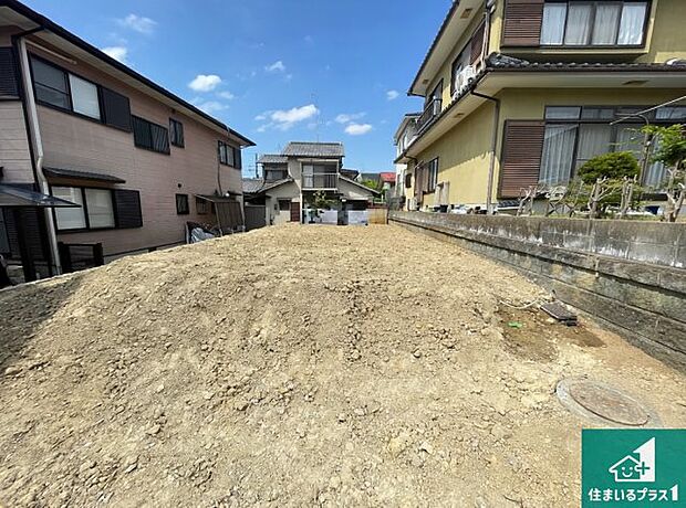 周辺は落ち着いた街並みの住宅地！子育てがしやすい住環境です！まだ未完成ですが、現地でしかわからない事もございます。是非一度ご覧ください。