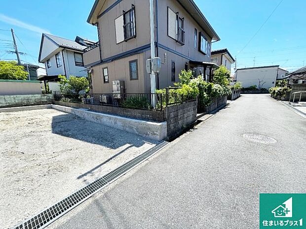 周辺は落ち着いた街並みの住宅地！子育てがしやすい住環境です！まだ未完成ですが、現地でしかわからない事もございます。是非一度ご覧ください。