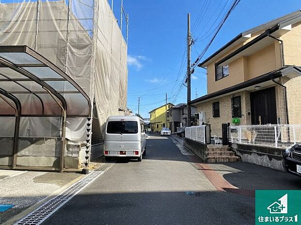 周辺は落ち着いた街並みの住宅地！子育てがしやすい住環境です！まだ未完成ですが、現地でしかわからない事もございます。是非一度ご覧ください。