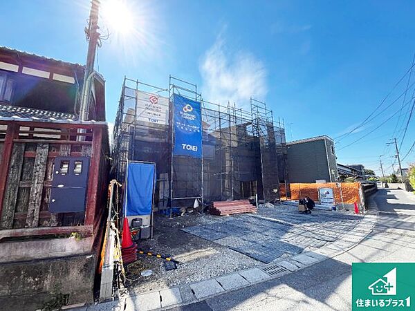 周辺は落ち着いた街並みの住宅地！子育てがしやすい住環境です！まだ未完成ですが、現地でしかわからない事もございます。是非一度ご覧ください。
