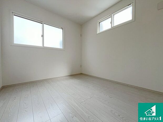 【洋室】シンプルな洋室は、自分好みのインテリアが楽しめます♪ご家族とインテリアや家具を選びに行くのは新築購入時の醍醐味の一つです。ぜひお楽しみください♪