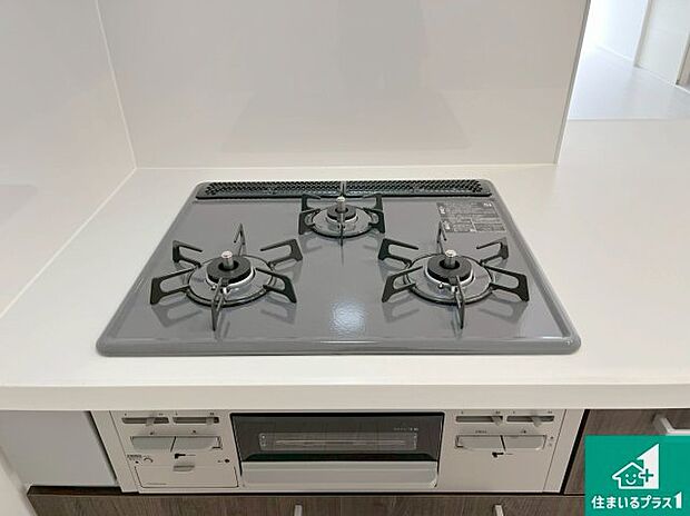【コンロ】ダブル高火力Ｓｉセンサー付きコンロ！３口あるので、まとめて料理をする時も大活躍！