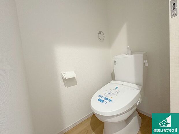 【トイレ】1・2階の2ヶ所にあるので、朝の忙しい時間の順番待ちもなく、深夜の利用にも大変便利です。