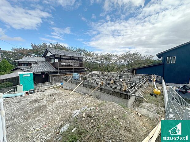 【外観】周辺は落ち着いた街並みの住宅地！子育てがしやすい住環境です！まだ未完成ですが、現地でしかわからない事もございます。是非一度ご覧ください。