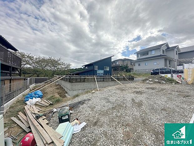 【外観】現在建築中！落ち着いた街並みで新生活を始めることが出来そう！周辺の物件も併せてご紹介させて頂きます！