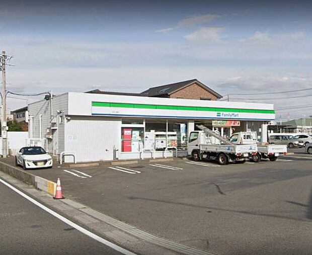 ファミリーマート 名四川越店