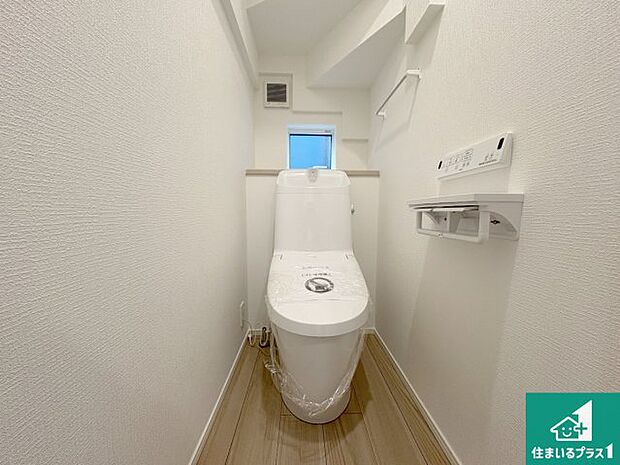 【トイレ】1・2階の2ヶ所にあるので、朝の忙しい時間の順番待ちもなく、深夜の利用にも大変便利です。