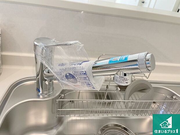 【キッチン水栓】浄水器を内蔵!炊飯時、お茶を作る時に安心してお水を使えます!お湯と冷水、浄水と原水、シャワーの切替えもワンタッチです!