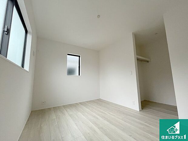 【洋室】収納スペースが充実しているので子供の成長に合わせてたくさん収納ができます!家族構成に合わせた様々な活用ができる収納!