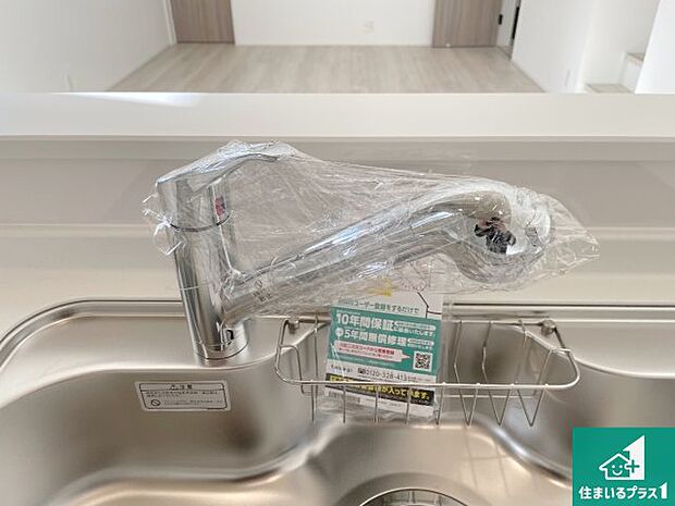 【キッチン水栓】浄水器を内蔵！炊飯時、お茶を作る時に安心してお水を使えます！お湯と冷水、浄水と原水、シャワーの切替えもワンタッチです！