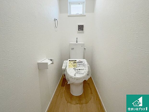 【トイレ】1・2階の2ヶ所にあるので、朝の忙しい時間の順番待ちもなく、深夜の利用にも大変便利です。