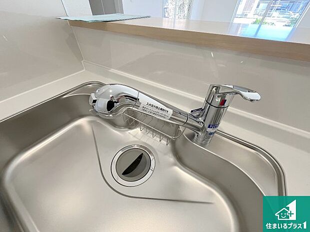 【キッチン水栓】浄水器を内蔵!炊飯時、お茶を作る時に安心してお水を使えます!お湯と冷水、浄水と原水、シャワーの切替えもワンタッチです!