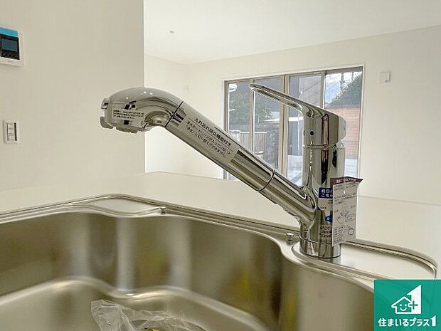 【キッチン水栓】浄水器を内蔵！炊飯時、お茶を作る時に安心してお水を使えます！お湯と冷水、浄水と原水、シャワーの切替えもワンタッチです！