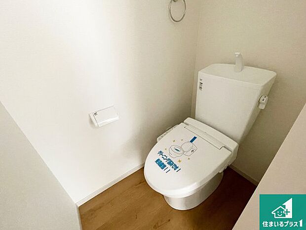 【トイレ】1・2階の2ヶ所にあるので、朝の忙しい時間の順番待ちもなく、深夜の利用にも大変便利です。