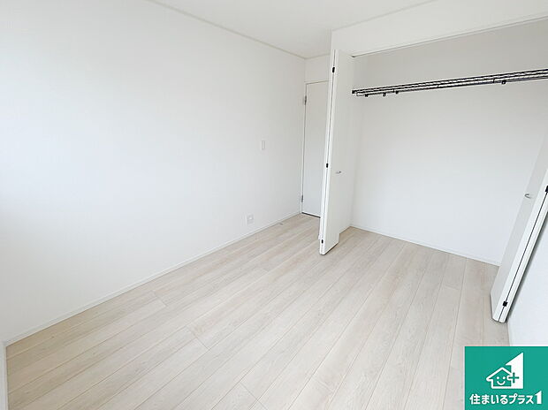 【洋室】収納スペースが充実しているので子供の成長に合わせてたくさん収納ができます!家族構成に合わせた様々な活用ができる収納!