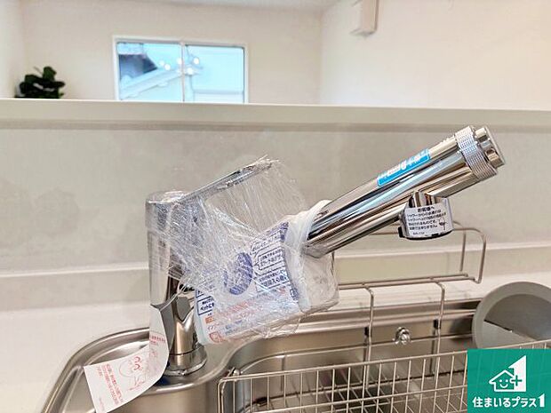 【キッチン水栓】浄水器を内蔵!炊飯時、お茶を作る時に安心してお水を使えます!お湯と冷水、浄水と原水、シャワーの切替えもワンタッチです!