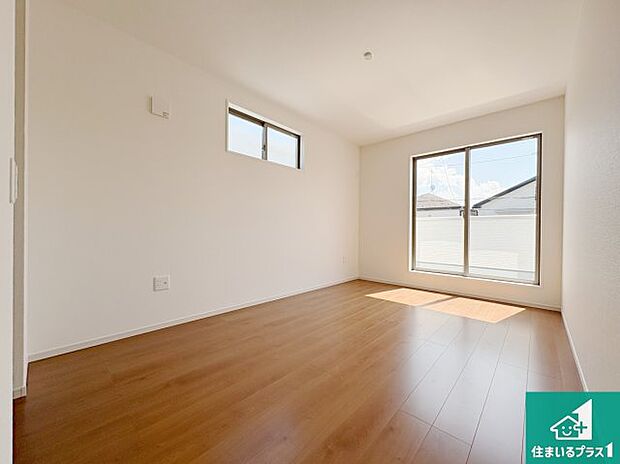 【洋室】シンプルな洋室は、自分好みのインテリアが楽しめます♪ご家族とインテリアや家具を選びに行くのは新築購入時の醍醐味の一つです。ぜひお楽しみください♪