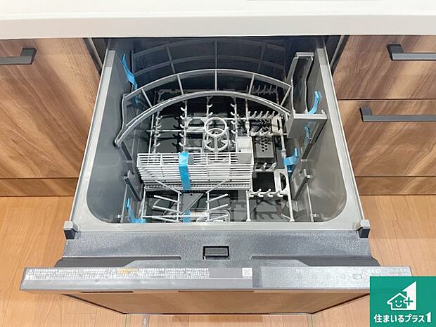 【食器洗い乾燥機】食事後の一仕事、食器洗いをボタン一つでお任せできちゃいます!場所を取らないビルトイン式なので、お料理スペースもしっかり確保!