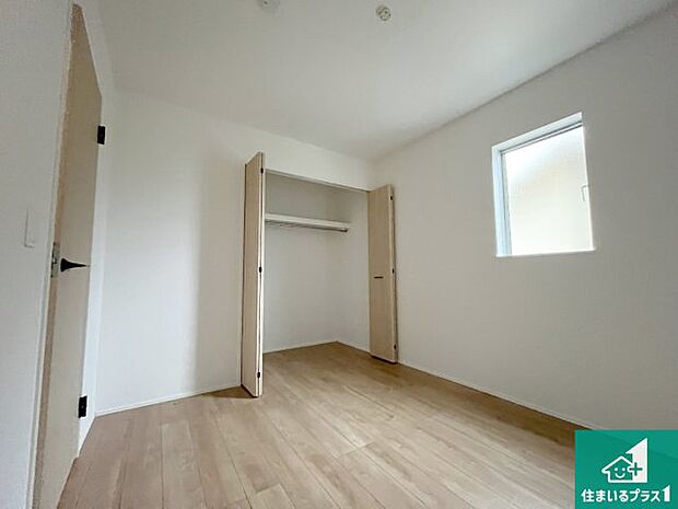 【洋室】収納スペースが充実しているので子供の成長に合わせてたくさん収納ができます!家族構成に合わせた様々な活用ができる収納!