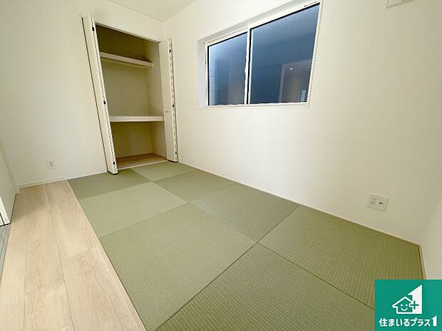 【和室】一室あると便利な和室は客間としてだけでなく、小さなお子様のプレイルームや食後のくつろぎスペースとしてもご利用いただけます。収納もついていますので大活躍間違いなし!