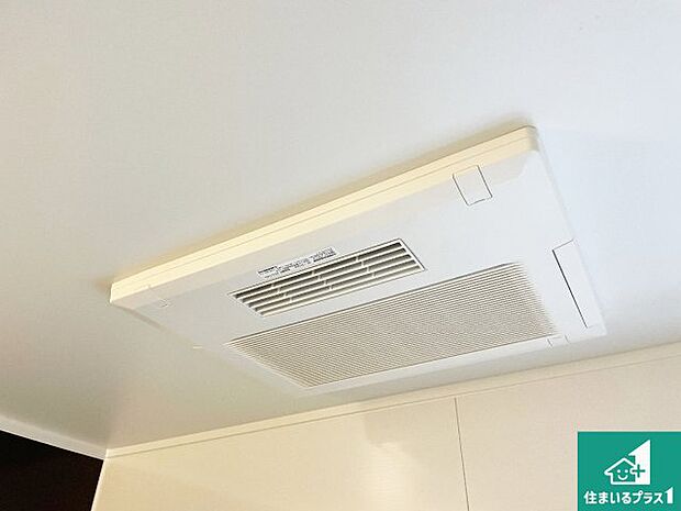 【浴室暖房乾燥機】四季を通して快適なバスライフをお手伝いする浴室暖房乾燥機!浴室の乾燥・暖房・涼風・換気はもちろん、24時間換気にも対応!