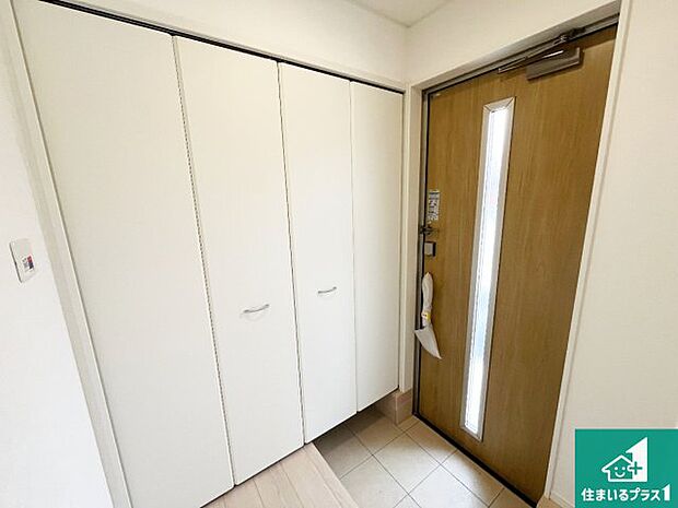 【玄関】シューズボックスにはたくさんの靴が収納できるので玄関周りはいつもスッキリ!ご家族が増えても安心!