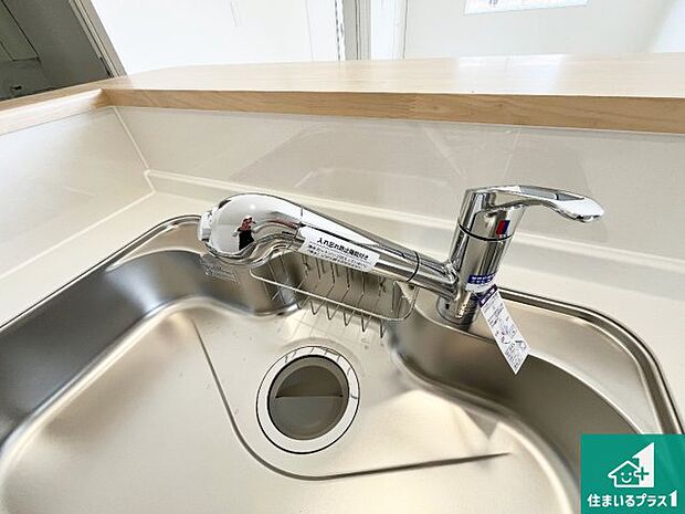 【キッチン水栓】浄水器を内蔵!炊飯時、お茶を作る時に安心してお水を使えます!お湯と冷水、浄水と原水、シャワーの切替えもワンタッチです!