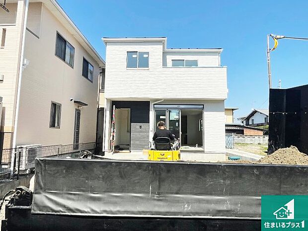 【外観】現在建築中！落ち着いた街並みで新生活を始めることが出来そう！周辺の物件も併せてご紹介させて頂きます！