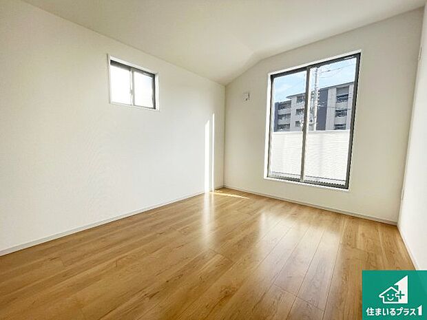 【洋室】シンプルな洋室は、自分好みのインテリアが楽しめます♪ご家族とインテリアや家具を選びに行くのは新築購入時の醍醐味の一つです。ぜひお楽しみください♪