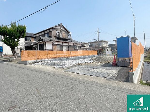 【外観】周辺は落ち着いた街並みの住宅地!子育てがしやすい住環境です!まだ未完成ですが、現地でしかわからない事もございます。是非一度ご覧ください。