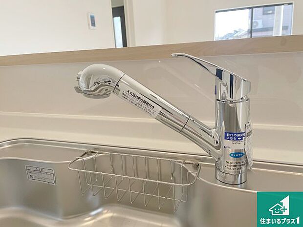 【キッチン水栓】浄水器を内蔵！炊飯時、お茶を作る時に安心してお水を使えます！お湯と冷水、浄水と原水、シャワーの切替えもワンタッチです！
