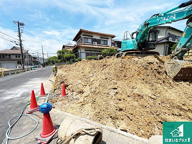 【外観】周辺は落ち着いた街並みの住宅地!子育てがしやすい住環境です!まだ未完成ですが、現地でしかわからない事もございます。是非一度ご覧ください。
