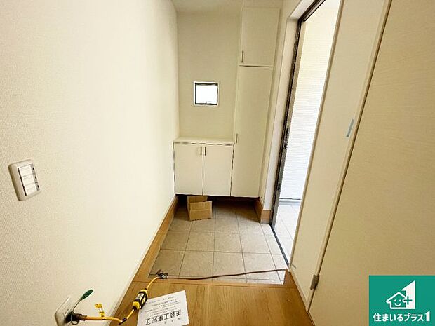【玄関】シューズボックスにはたくさんの靴が収納できるので玄関周りはいつもスッキリ!ご家族が増えても安心!