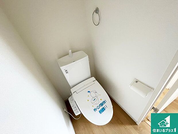 【トイレ】1・2階の2ヶ所にあるので、朝の忙しい時間の順番待ちもなく、深夜の利用にも大変便利です。