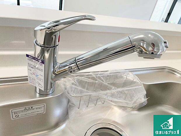 【キッチン水栓】浄水器を内蔵!炊飯時、お茶を作る時に安心してお水を使えます!お湯と冷水、浄水と原水、シャワーの切替えもワンタッチです!