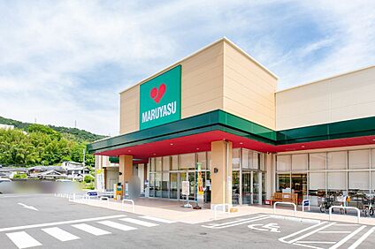 マルヤス島本駅前店 400m