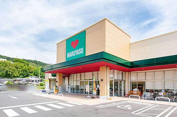 マルヤス島本駅前店（約400m）