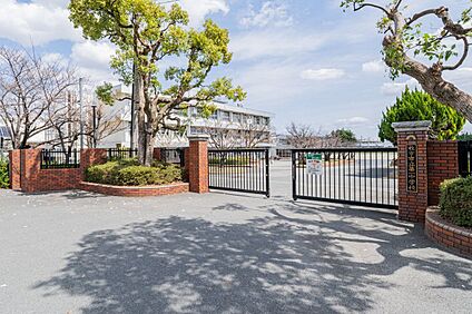 枚方市立第一中学校 1300m