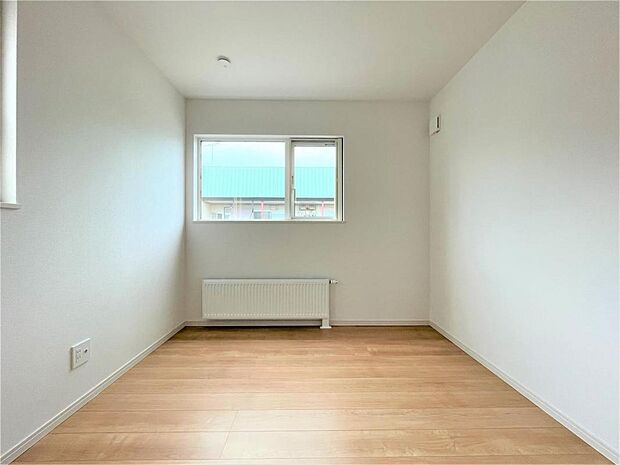 【2号地】洋室A(約5.2.帖) すべての居室にクローゼットを完備、収納家具を置かず、すっきりと使えます。