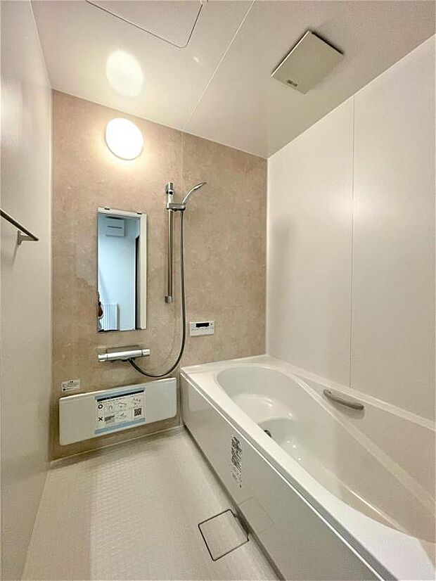 【【浴室】】約1坪の広々お風呂でお子様と楽しいバスタイム♪足を伸ばして1日の疲れをゆっくり癒やして下さい。