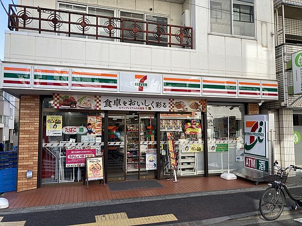 セブンイレブン(約81m)