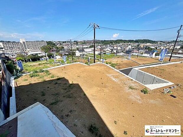 ☆全４２区画の新しいステージ☆
新街区は明るいひな壇の街区デザインが特徴的。抜けるような青空、あたたかい光、爽快な通風に包まれている。眺望も魅力のロケーション♪