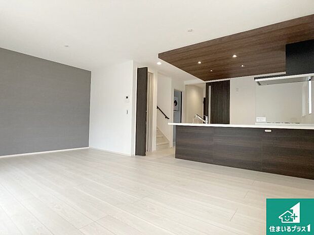 子供を見守りながらお料理が出来るため家族のコミュニケーションか増えます♪スペースが広く確保されている為お子様が大きくなったときは一緒に料理を楽しめます♪