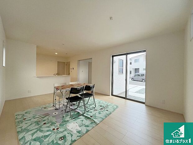 子供を見守りながらお料理が出来るため家族のコミュニケーションか増えます♪スペースが広く確保されている為お子様が大きくなったときは一緒に料理を楽しめます♪