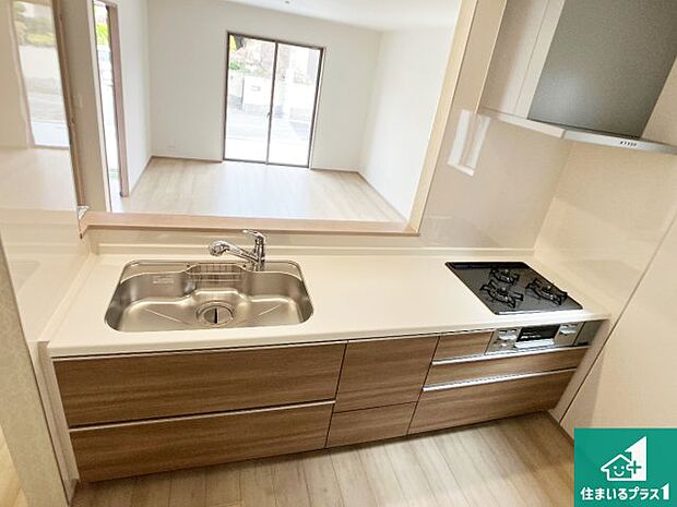 子供を見守りながらお料理が出来るため家族のコミュニケーションか増えます♪スペースが広く確保されている為お子様が大きくなったときは一緒に料理を楽しめます♪